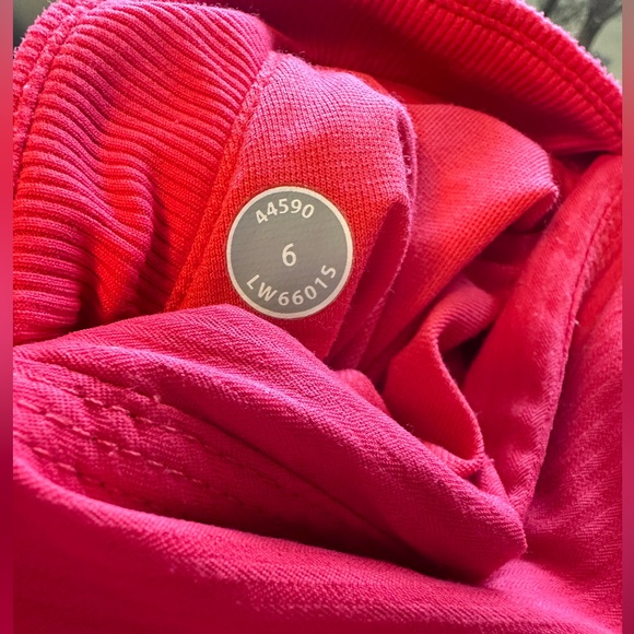 Lululemon Capri Pants 👖 - Picture 8 of 8